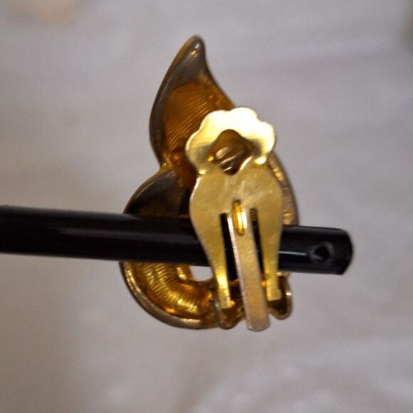Women's Vintage Clip On Earrings Mid-Century Modern Gold Tone Wavy Swirl - Picture 4 of 9